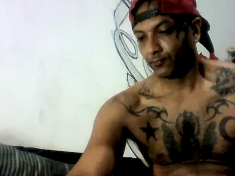 Snapshot of Daretodeviate chatting on 09-16-25, 02:01 Daretodeviate online show from 09-16-25, 02:01