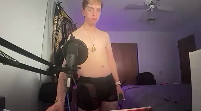 Snapshot of twentywithafelonyy chatting on 12-14-24, 09:29 twentywithafelonyy online show from 12-14-24, 09:29