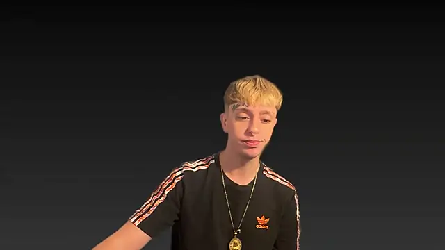 Snapshot of twentywithafelonyy chatting on 01-03-25, 07:39 twentywithafelonyy online show from 01-03-25, 07:39