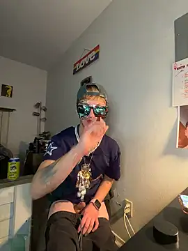 Snapshot of twentywithafelonyy chatting on 03-01-25, 12:56 twentywithafelonyy online show from 03-01-25, 12:56