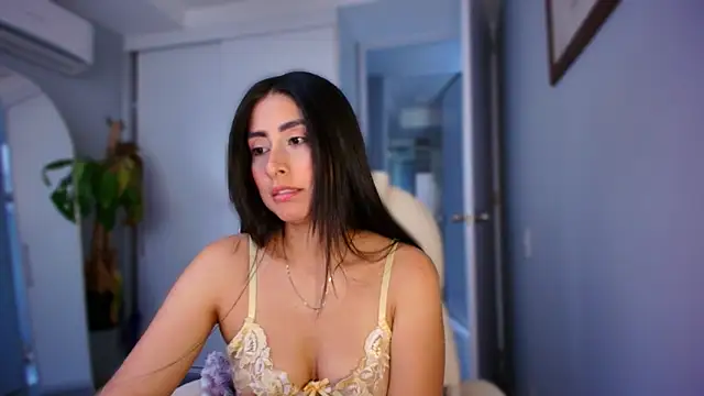 Snapshot of auroracaruso11 chatting on 10-23-25, 08:40 auroracaruso11 online show from 10-23-25, 08:40