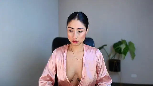 auroracaruso11 online show from 12-13-25, 09:20