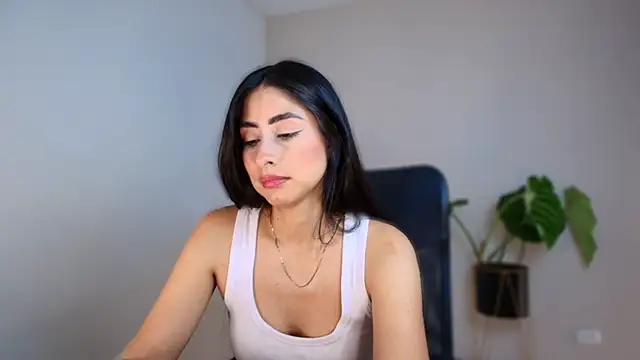 Snapshot of auroracaruso11 chatting on 12-15-25, 09:30 auroracaruso11 online show from 12-15-25, 09:30