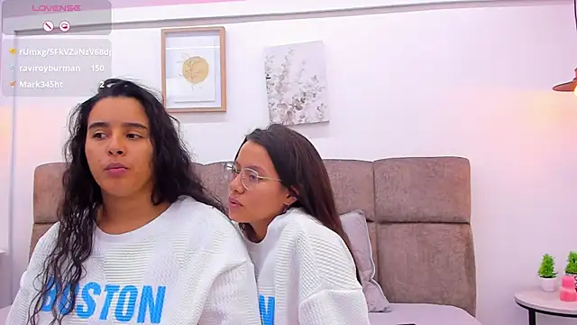 Snapshot of Dilan_y_Mia chatting on 02-12-25, 09:01 Dilan y Mia online show from 02-12-25, 09:01