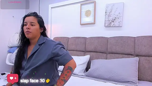 Snapshot of Dilan_y_Mia chatting on 03-19-25, 01:18 Dilan y Mia online show from 03-19-25, 01:18