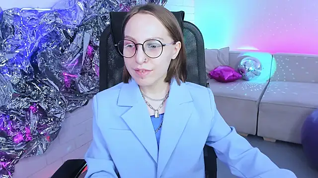 Snapshot of AphexQueen chatting on 01-26-25, 01:15 AphexQueen online show from 01-26-25, 01:15