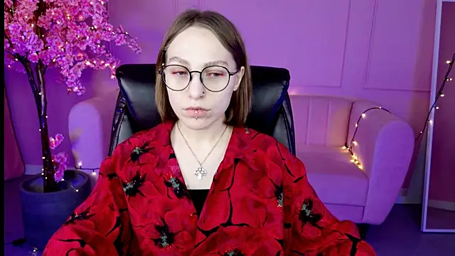 Snapshot of AphexQueen chatting on 01-29-25, 01:07 AphexQueen online show from 01-29-25, 01:07