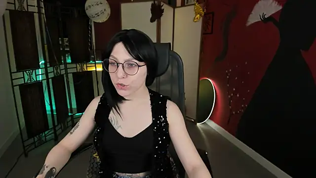 Snapshot of AphexQueen chatting on 03-12-25, 01:08 AphexQueen online show from 03-12-25, 01:08