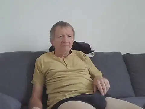 Snapshot of naturiste974 chatting on 05-05-26, 03:31 naturiste974 online show from 05-05-26, 03:31