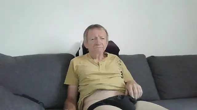 Snapshot of naturiste974 chatting on 05-06-26, 08:52 naturiste974 online show from 05-06-26, 08:52