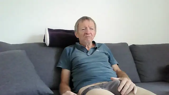 Snapshot of naturiste974 chatting on 05-14-26, 10:22 naturiste974 online show from 05-14-26, 10:22