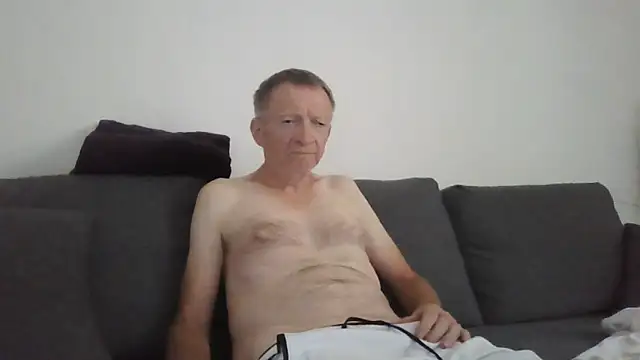 Snapshot of naturiste974 chatting on 05-27-26, 01:41 naturiste974 online show from 05-27-26, 01:41