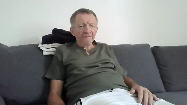 Snapshot of naturiste974 chatting on 06-04-26, 04:13 naturiste974 online show from 06-04-26, 04:13
