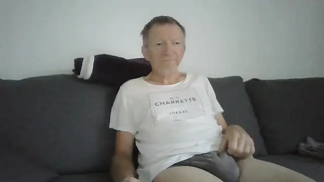 Snapshot of naturiste974 chatting on 06-10-26, 04:45 naturiste974 online show from 06-10-26, 04:45