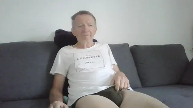 Snapshot of naturiste974 chatting on 06-16-26, 04:48 naturiste974 online show from 06-16-26, 04:48