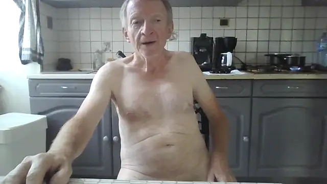 Snapshot of naturiste974 chatting on 06-26-26, 05:28 naturiste974 online show from 06-26-26, 05:28