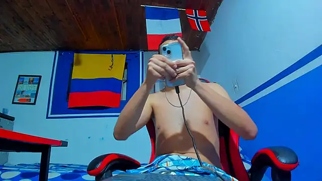 Snapshot of maxowens_oficial chatting on 02-16-26, 11:12 maxowens oficial online show from 02-16-26, 11:12