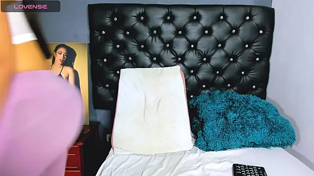 catalinamuss  online show from 12-04-25, 04:38