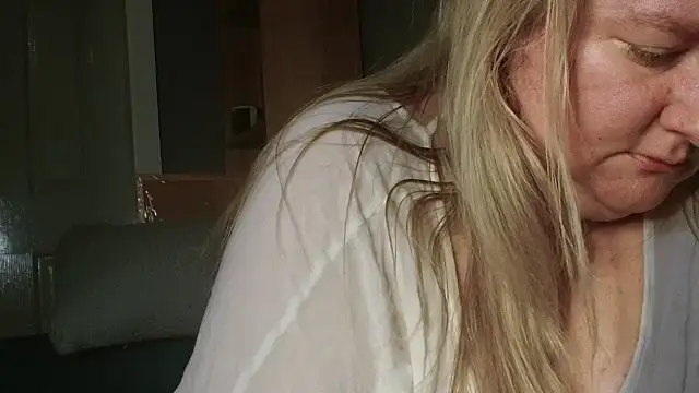 Snapshot of Marie_Slate chatting on 01-25-25, 06:02 Marie Slate online show from 01-25-25, 06:02