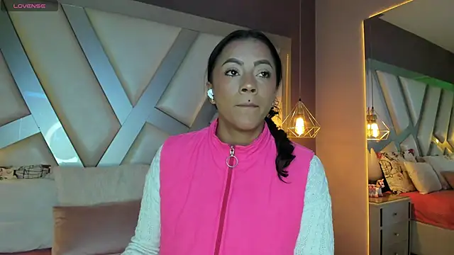 Amber villalobos  online show from 10-11-25, 04:44