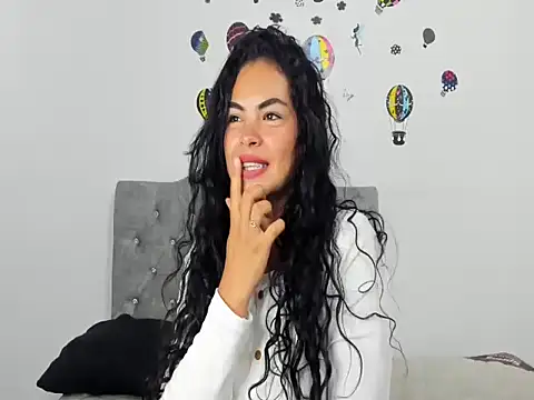 Kymbrown25 online show from 01-24-25, 04:05