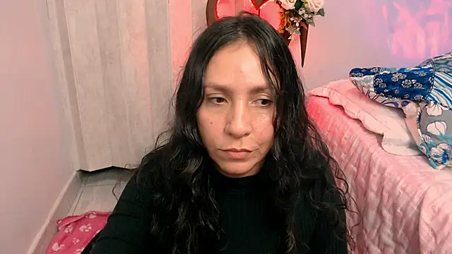 Snapshot of naihroby chatting on 07-16-26, 04:07 naihroby online show from 07-16-26, 04:07