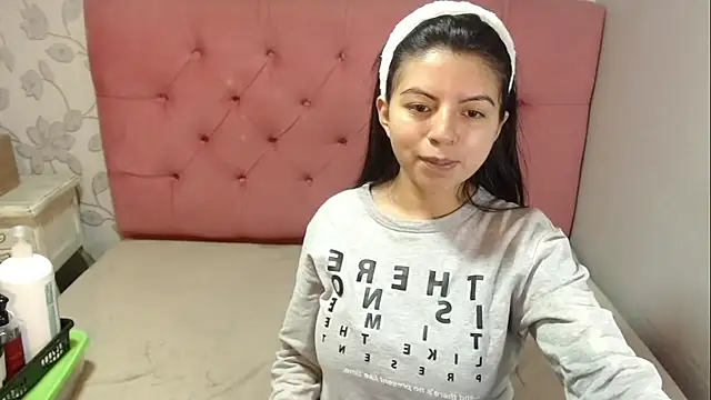 CarolineBrunx online show from 12-15-25, 02:38