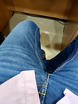 Ishan003 online show from 02-26-26, 01:48