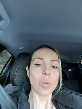 Snapshot of Annelibre chatting on 01-01-25, 10:00 Annelibre online show from 01-01-25, 10:00