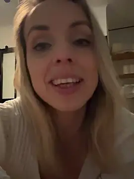 Snapshot of Annelibre chatting on 01-17-25, 09:28 Annelibre online show from 01-17-25, 09:28