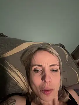 Snapshot of Annelibre chatting on 02-18-25, 10:14 Annelibre online show from 02-18-25, 10:14