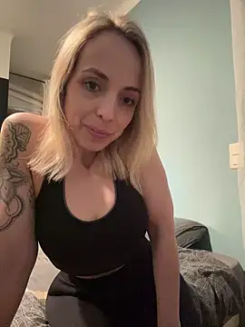 Snapshot of Annelibre chatting on 02-23-25, 08:33 Annelibre online show from 02-23-25, 08:33