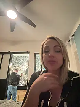 Snapshot of Annelibre chatting on 02-28-25, 09:33 Annelibre online show from 02-28-25, 09:33