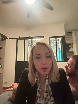 Snapshot of Annelibre chatting on 03-03-25, 09:05 Annelibre online show from 03-03-25, 09:05