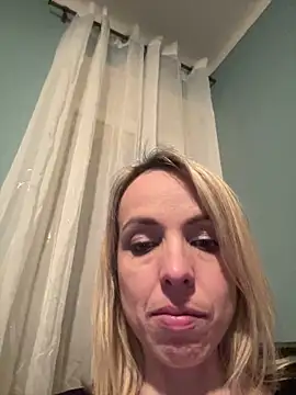 Snapshot of Annelibre chatting on 03-20-25, 08:40 Annelibre online show from 03-20-25, 08:40