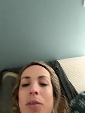 Snapshot of Annelibre chatting on 03-22-25, 06:22 Annelibre online show from 03-22-25, 06:22