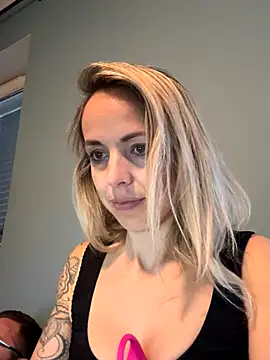 Snapshot of Annelibre chatting on 10-04-25, 06:00 Annelibre online show from 10-04-25, 06:00