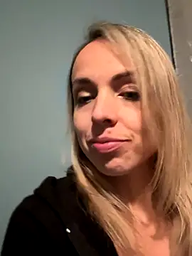 Snapshot of Annelibre chatting on 10-05-25, 09:34 Annelibre online show from 10-05-25, 09:34