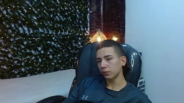 Snapshot of JackSwan18 chatting on 12-02-24, 01:24 JackSwan18 online show from 12-02-24, 01:24