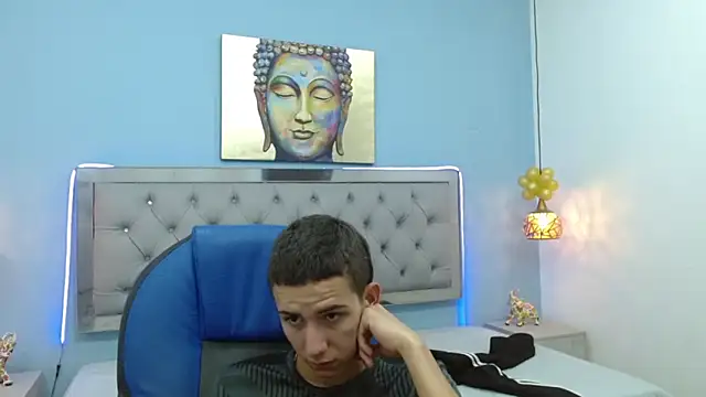 Snapshot of JackSwan18 chatting on 01-20-25, 04:32 JackSwan18 online show from 01-20-25, 04:32