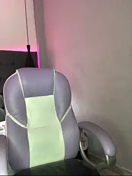 Snapshot of JackSwan18 chatting on 11-15-25, 07:43 JackSwan18 online show from 11-15-25, 07:43