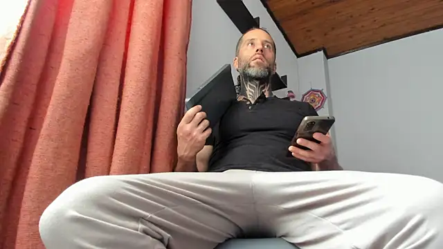 Snapshot of Antoniohot2024 chatting on 01-19-25, 05:49 Antoniohot2024 online show from 01-19-25, 05:49