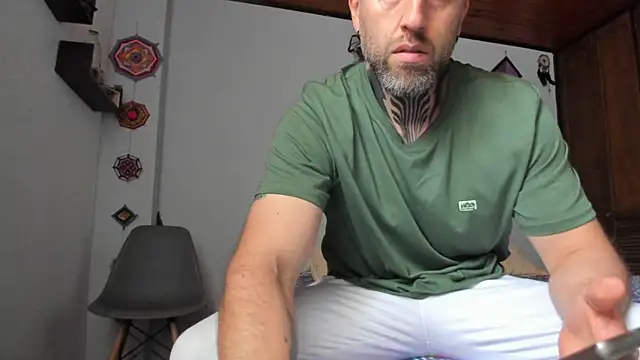 Snapshot of Antoniohot2024 chatting on 01-29-25, 02:21 Antoniohot2024 online show from 01-29-25, 02:21