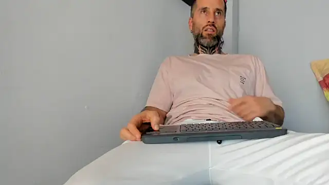 Snapshot of Antoniohot2024 chatting on 02-21-25, 09:22 Antoniohot2024 online show from 02-21-25, 09:22