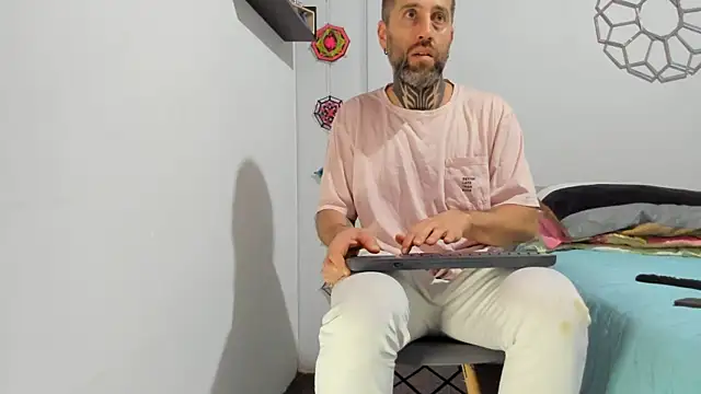 Snapshot of Antoniohot2024 chatting on 02-26-25, 12:14 Antoniohot2024 online show from 02-26-25, 12:14