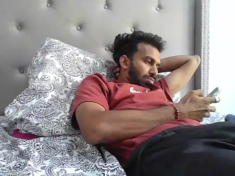 skinny  boy   online show from 11-04-25, 04:50