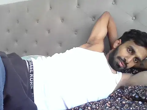 skinny  boy   online show from 11-14-25, 04:17