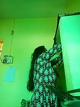 heenage online show from 10-10-25, 09:41