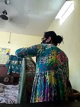 heenage online show from 04-07-26, 05:52