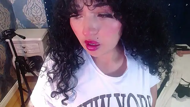 Snapshot of Sofiacowperx chatting on 07-23-26, 02:26 Sofiacowperx online show from 07-23-26, 02:26